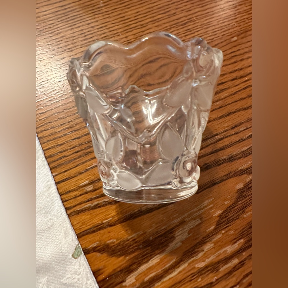 Small glass jar with pink roses
